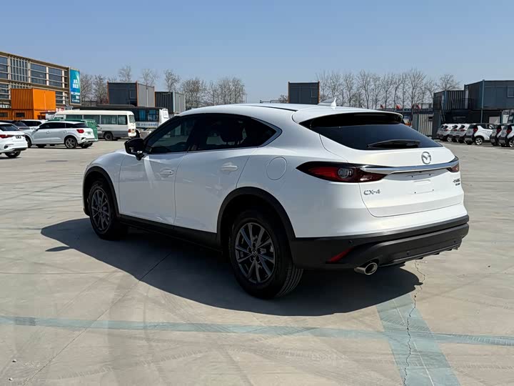 Фото 6 - Mazda CX-4