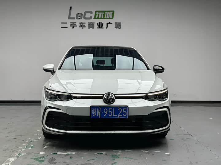 Photo 2 - Volkswagen Golf