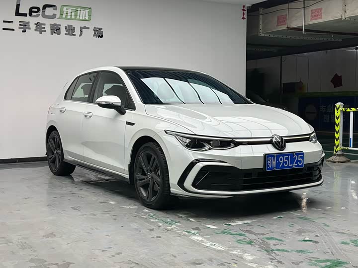 Photo 3 - Volkswagen Golf