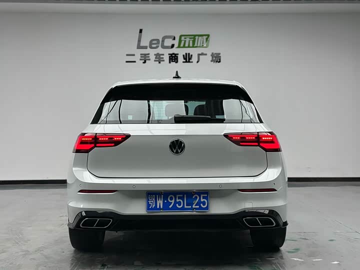 Photo 4 - Volkswagen Golf