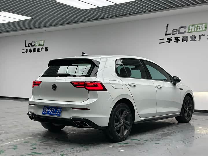 Photo 5 - Volkswagen Golf