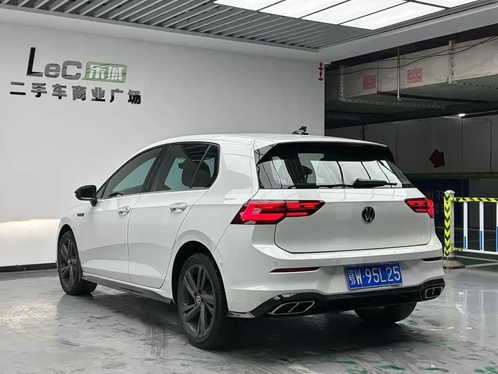 Photo 6 - Volkswagen Golf