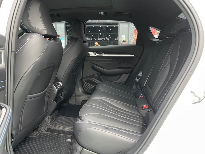 Фото 6 - Geely Preface