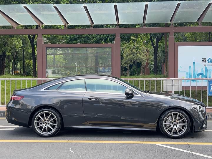 Фото 4 - Mercedes-Benz E-Class