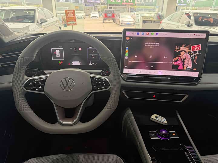 Фото 9 - Volkswagen Tiguan L Pro