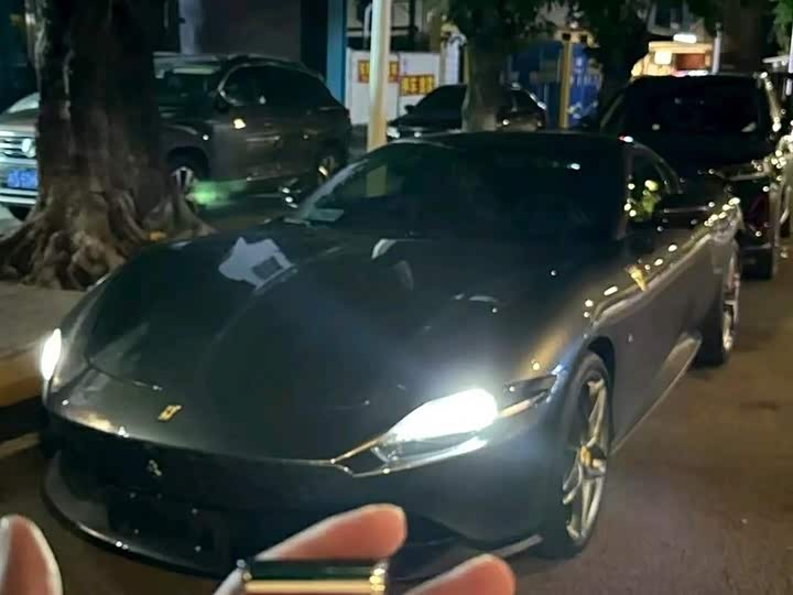 Photo 1 - Ferrari Roma