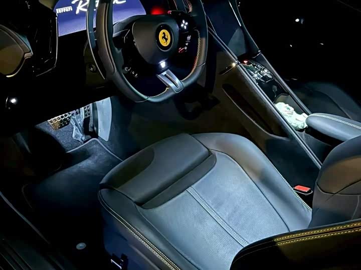 Photo 3 - Ferrari Roma