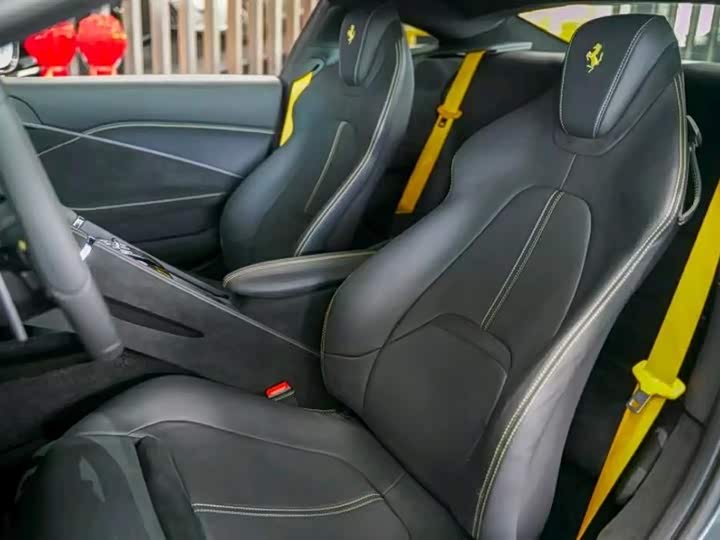 Photo 4 - Ferrari Roma