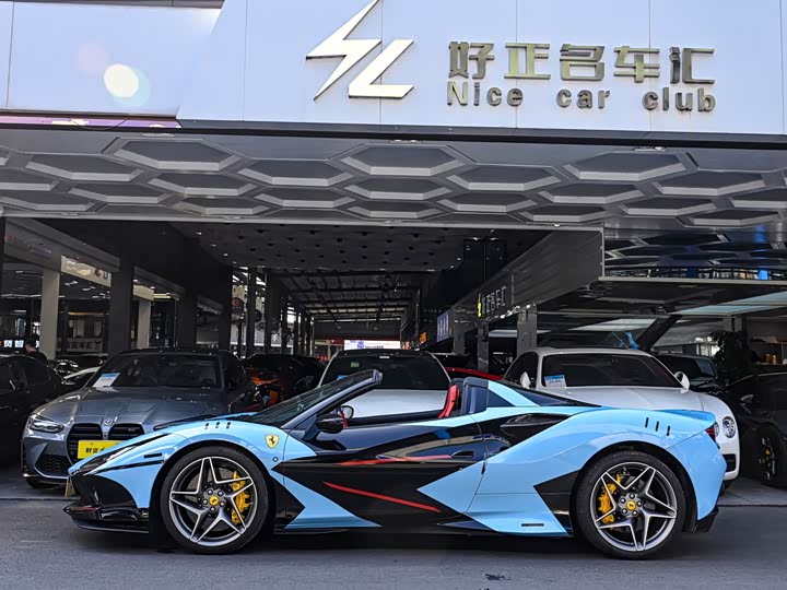 Фото 2 - Ferrari F8