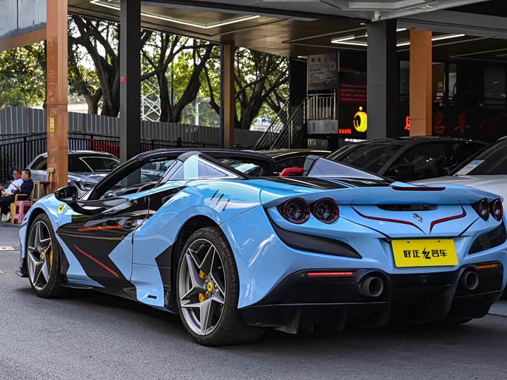 Фото 3 - Ferrari F8