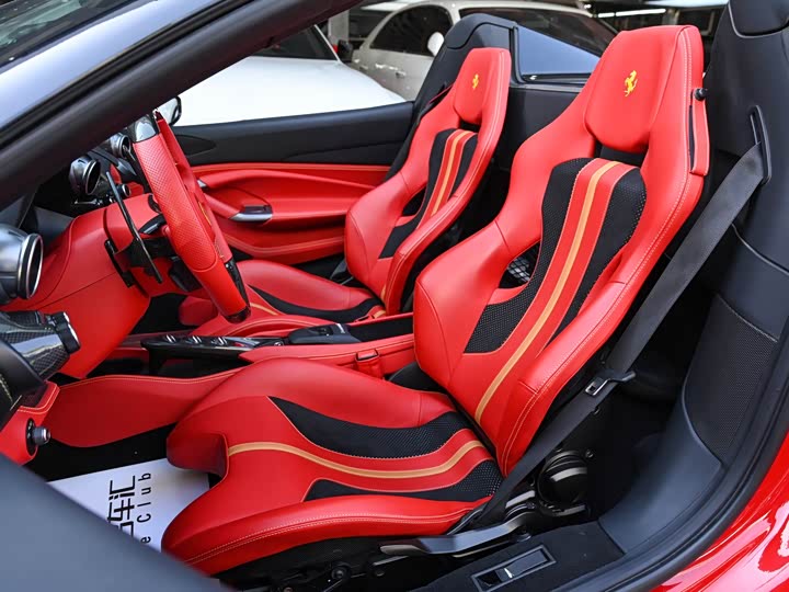 Фото 8 - Ferrari F8