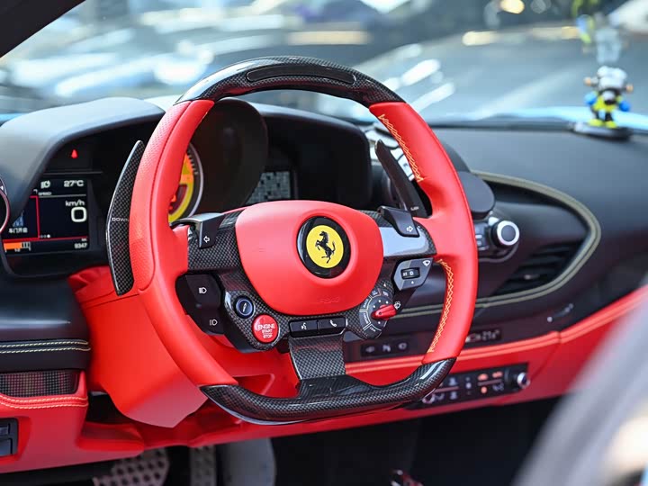 Фото 9 - Ferrari F8