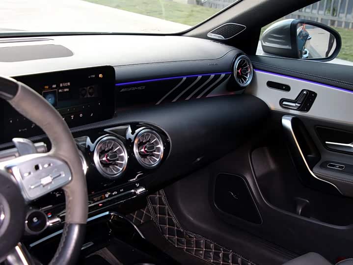 Фото 7 - Mercedes-Benz CLA-Class AMG