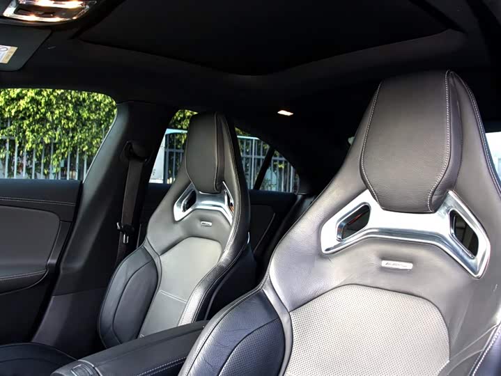 Фото 9 - Mercedes-Benz CLA-Class AMG