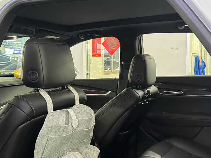 Фото 7 - Cadillac XT5