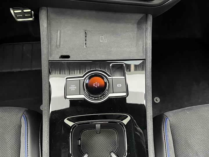 Photo 5 - Volkswagen Tiguan L Pro