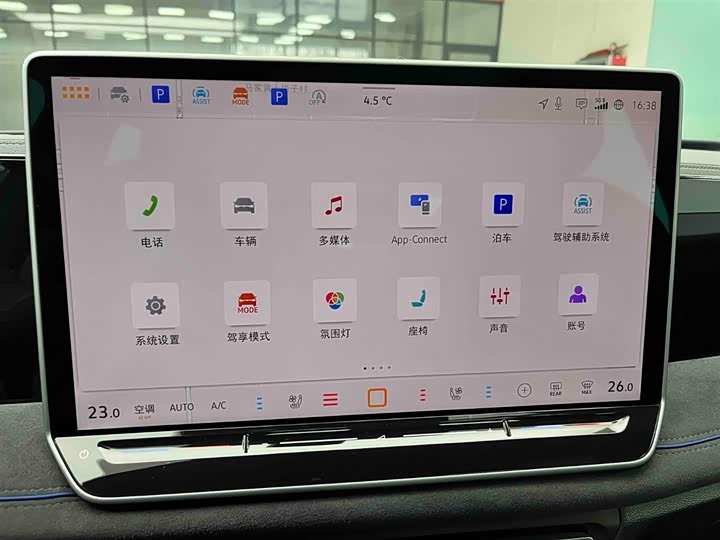 Photo 6 - Volkswagen Tiguan L Pro