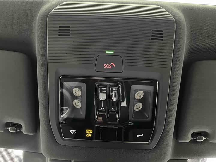 Photo 8 - Volkswagen Tiguan L Pro