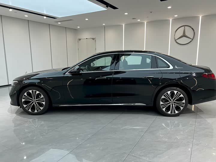 Photo 4 - Mercedes-Benz E-Class Hybrid