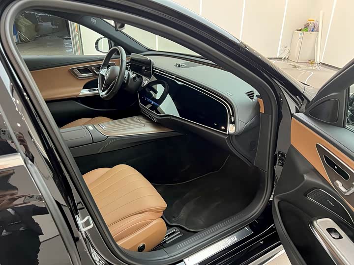 Photo 9 - Mercedes-Benz E-Class Hybrid