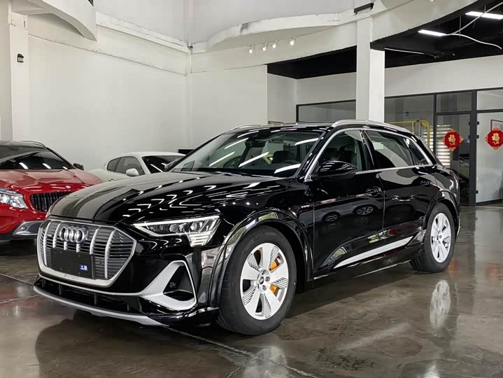 Photo 1 - Audi e-tron