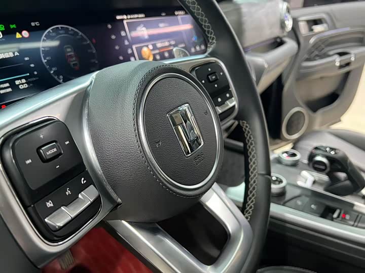 Фото 6 - Tank 300