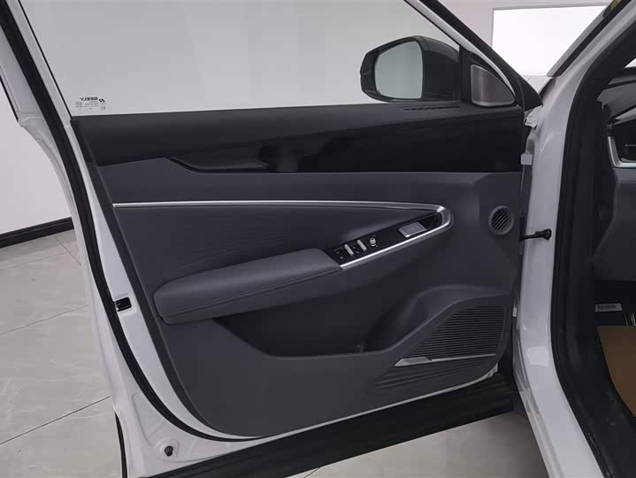 Фото 7 - Geely Atlas