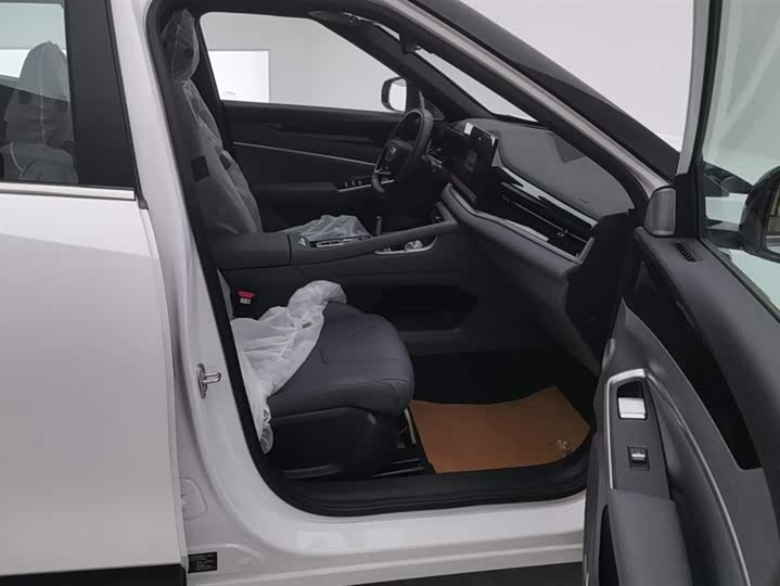 Фото 8 - Geely Atlas