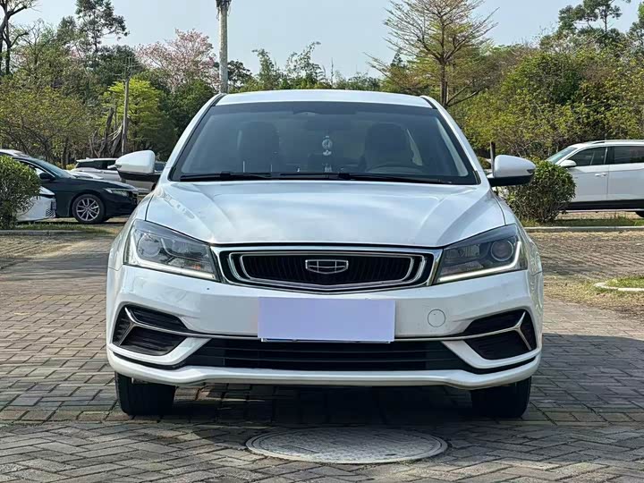 Фото 2 - Geely Emgrand