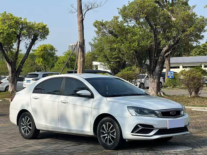 Фото 3 - Geely Emgrand