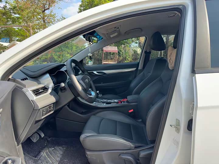 Фото 4 - Geely Emgrand