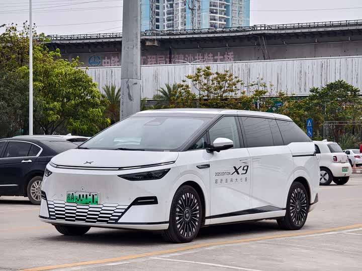 Фото 1 - XPeng X9