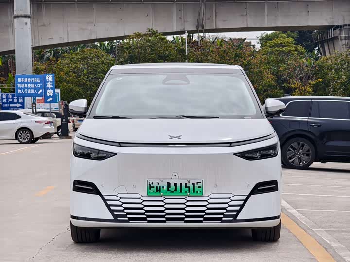 Фото 2 - XPeng X9