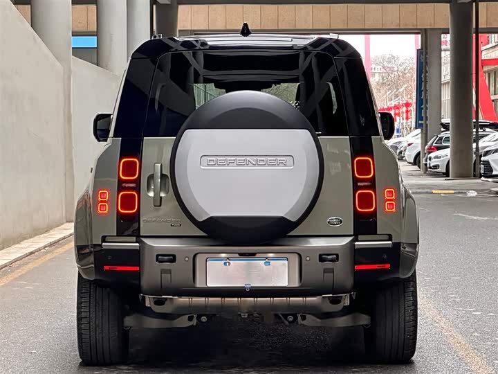 Photo 4 - Land Rover Defender