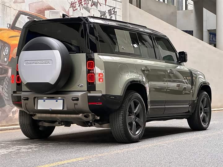 Photo 5 - Land Rover Defender