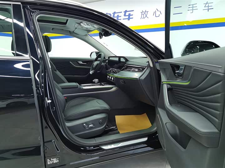 Photo 8 - Hongqi HS5