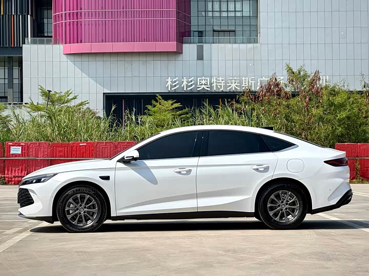 Фото 7 - BYD Qin L