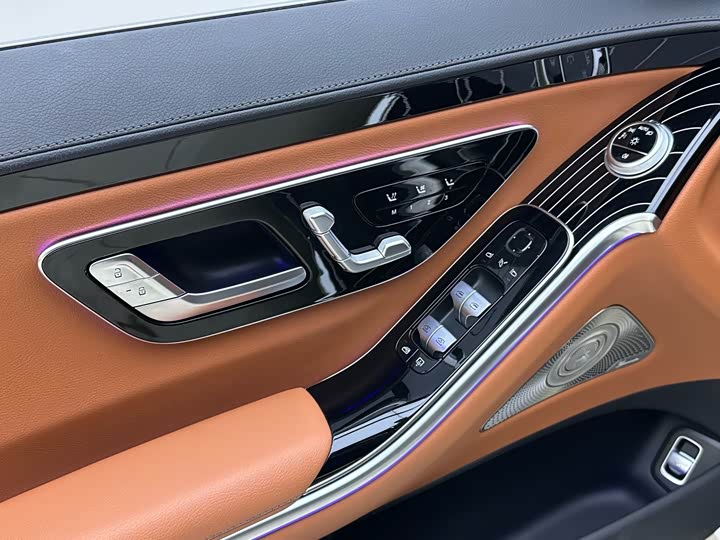 Фото 8 - Mercedes-Benz S-Class