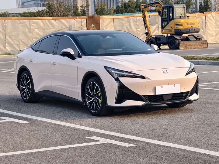 Photo 3 - BAIC Arcfox Alpha S5