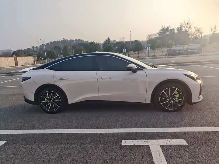 Photo 4 - BAIC Arcfox Alpha S5