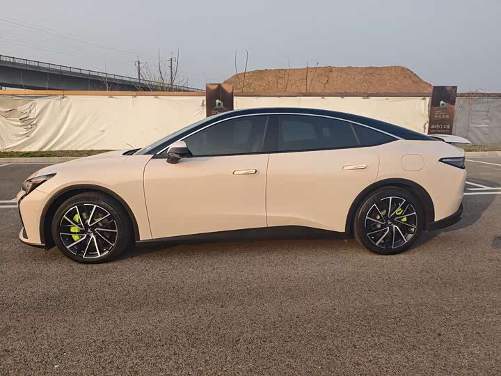 Photo 5 - BAIC Arcfox Alpha S5