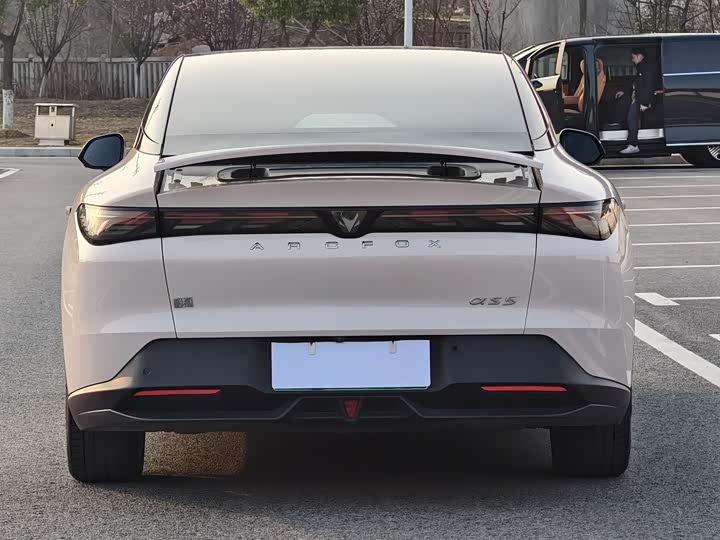 Photo 8 - BAIC Arcfox Alpha S5