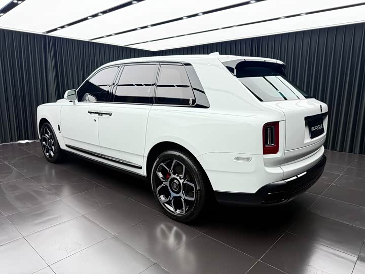 Фото 3 - Rolls-Royce Cullinan