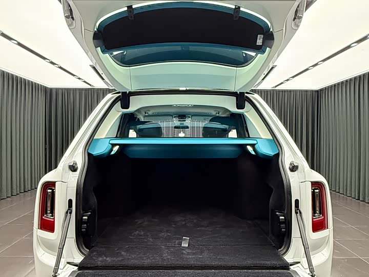 Фото 6 - Rolls-Royce Cullinan