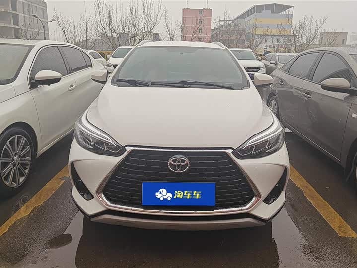 Фото 2 - Toyota Yaris L Hatchback