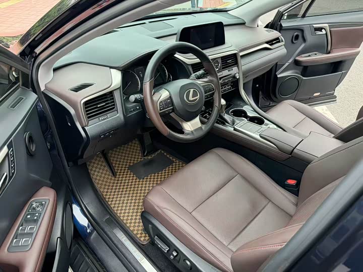 Фото 4 - Lexus RX