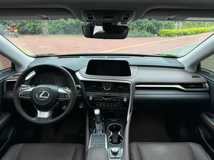 Фото 5 - Lexus RX