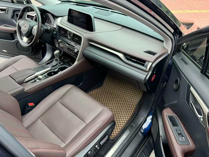 Фото 6 - Lexus RX