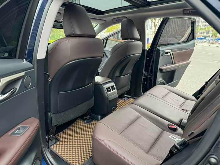 Фото 7 - Lexus RX