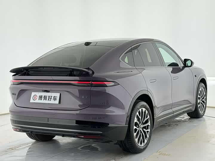 Фото 9 - Nio EC6